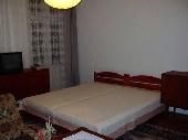 Belv�rosi kertes lak�s kiad�...